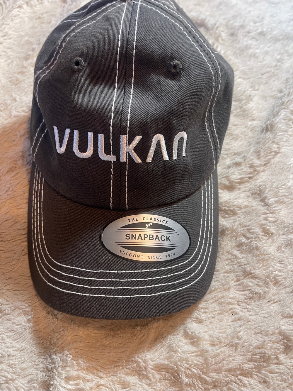 Vulkan hat grey